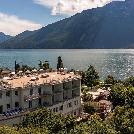 Hotel Sogno Del Benaco Лимоне-суль-Гарда Экстерьер фото