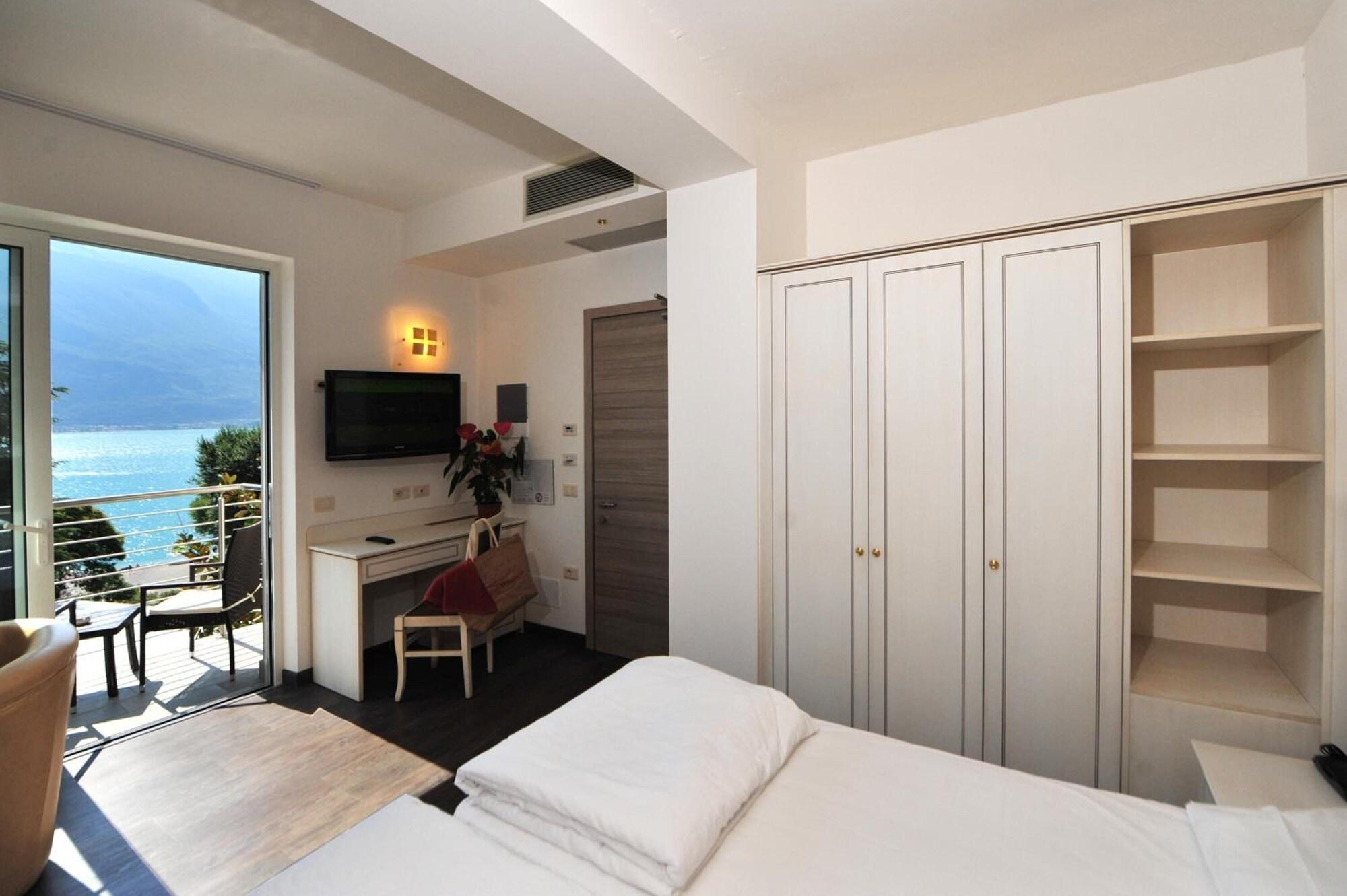Hotel Sogno Del Benaco Лимоне-суль-Гарда Экстерьер фото