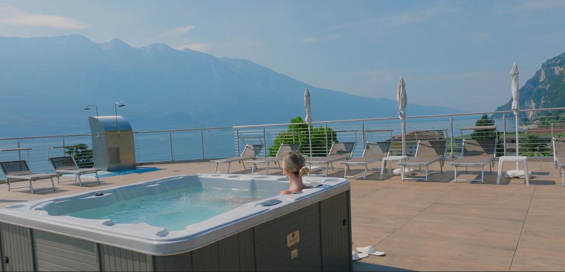 Hotel Sogno Del Benaco Лимоне-суль-Гарда Экстерьер фото