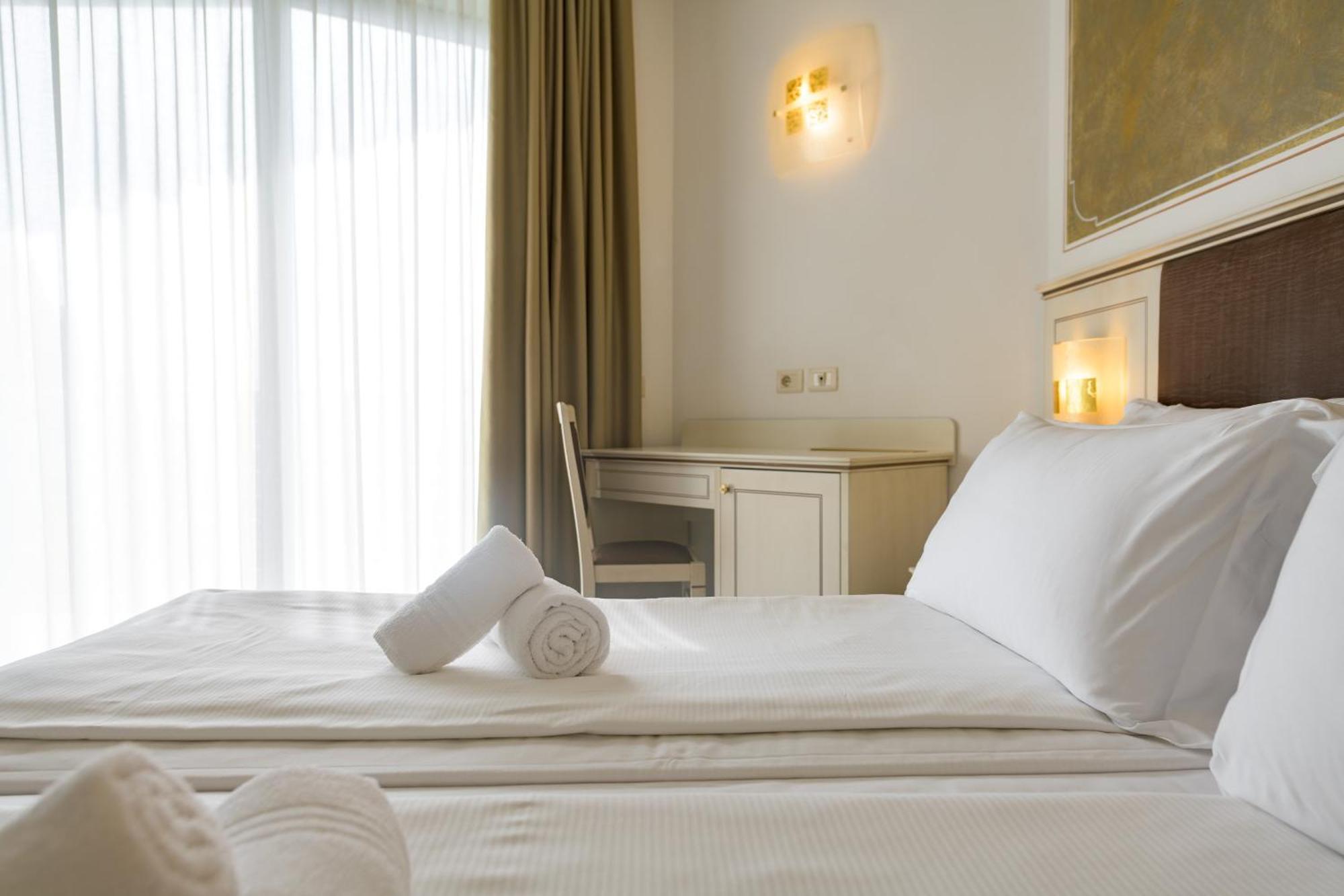 Hotel Sogno Del Benaco Лимоне-суль-Гарда Экстерьер фото