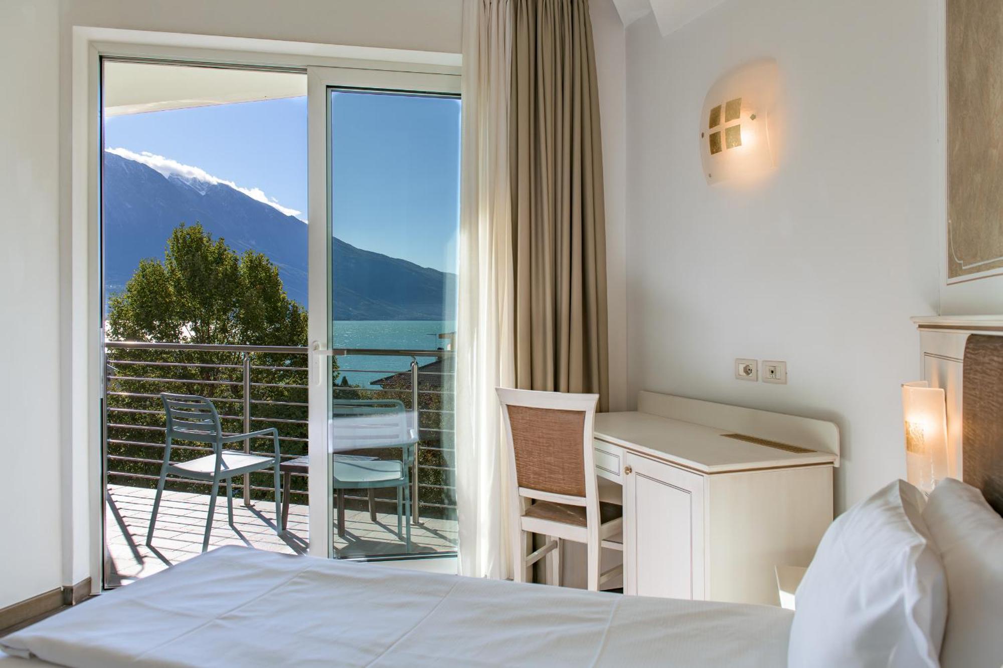 Hotel Sogno Del Benaco Лимоне-суль-Гарда Экстерьер фото