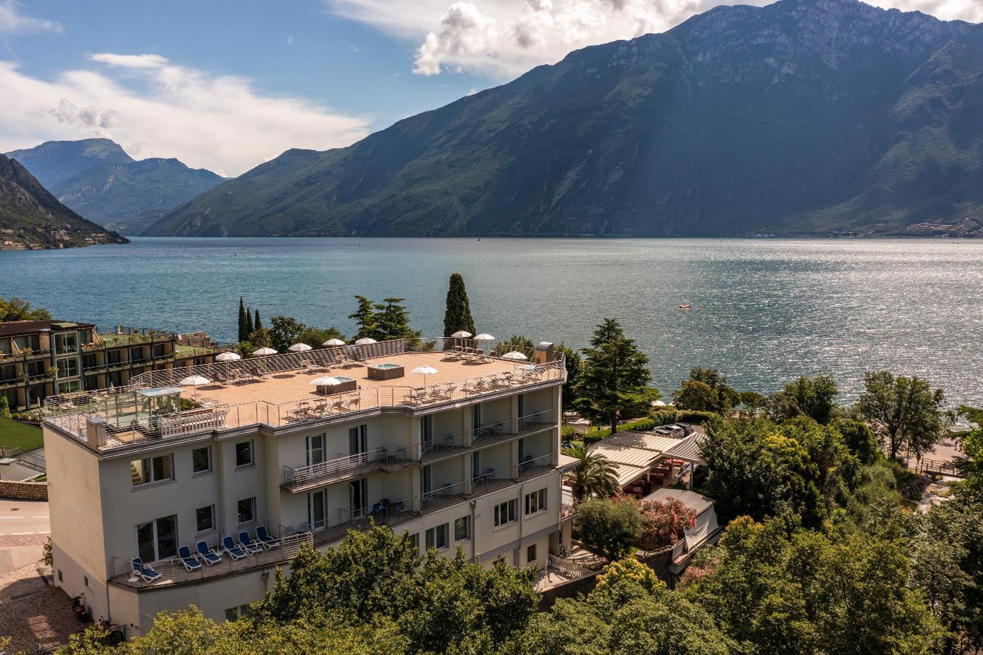 Hotel Sogno Del Benaco Лимоне-суль-Гарда Экстерьер фото